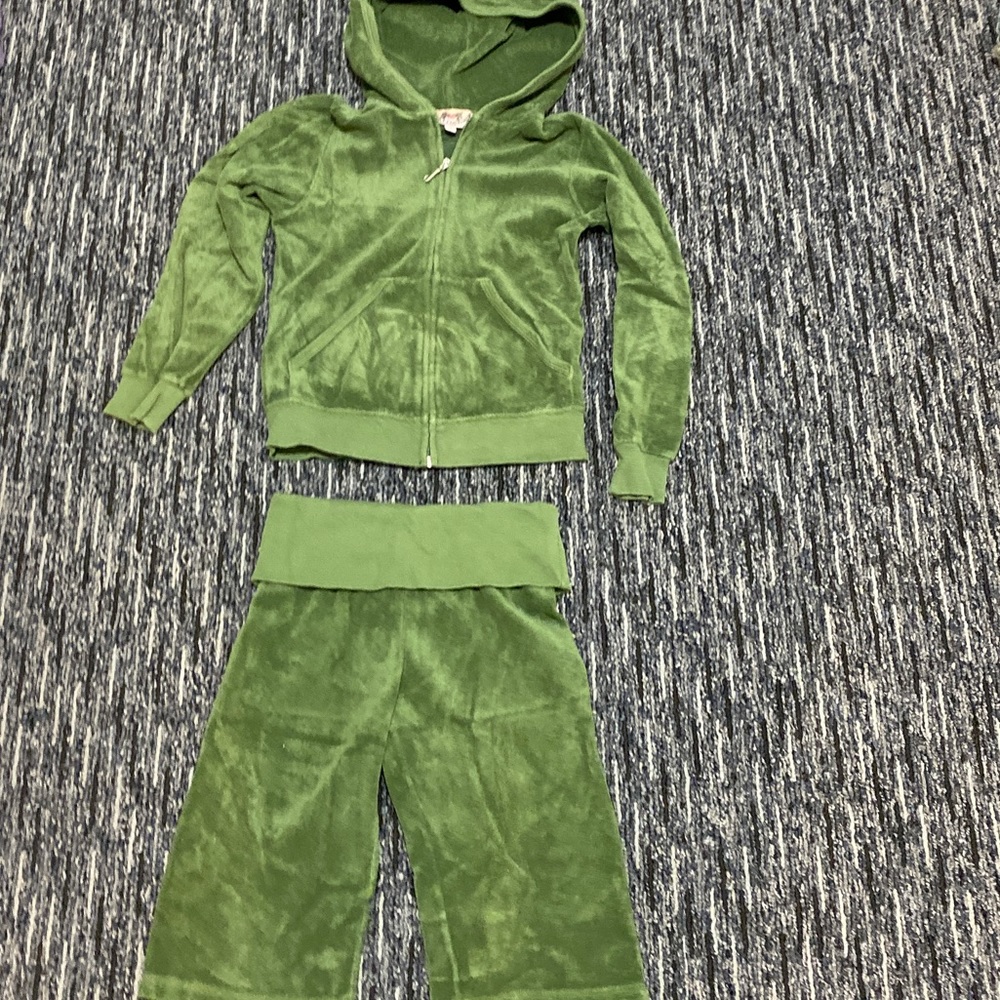 JUICY TERRYCLOTH SWEATSUIT GREAT CONDITION